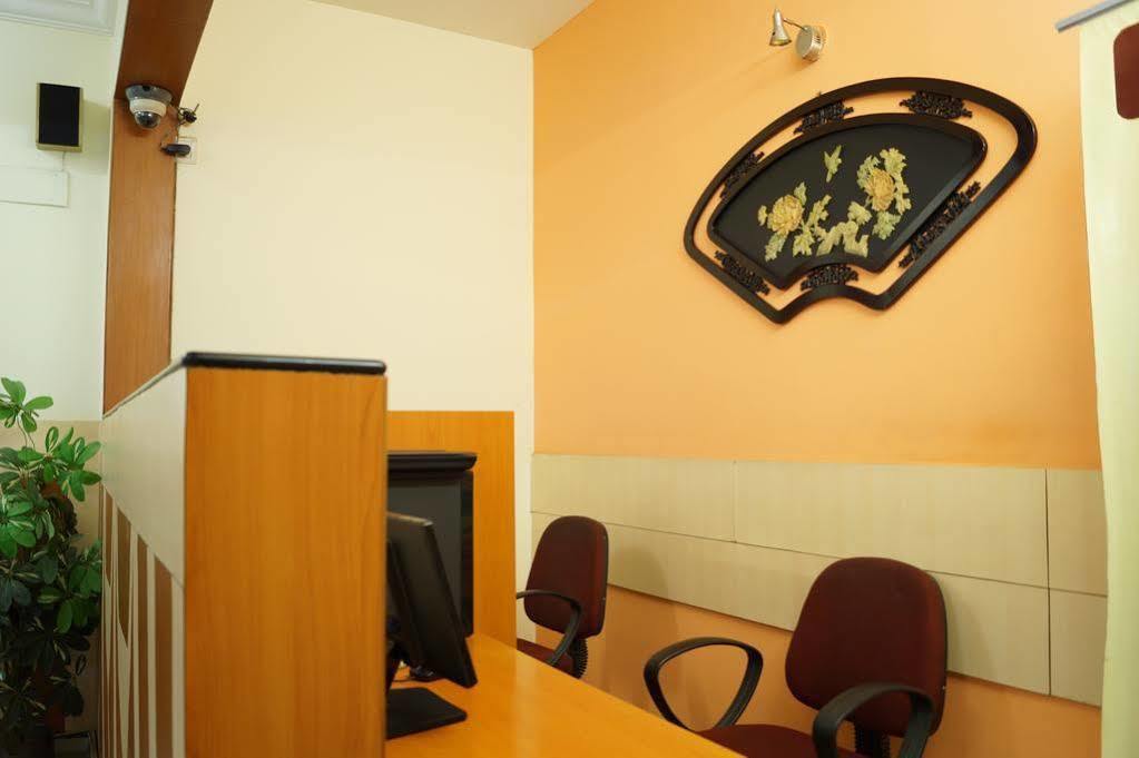 Hotel Raj Comforts -Golf View Bangalore Exterior foto
