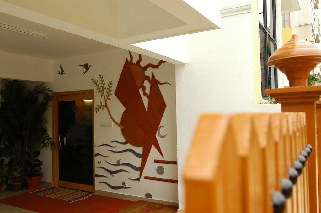 Hotel Raj Comforts -Golf View Bangalore Exterior foto