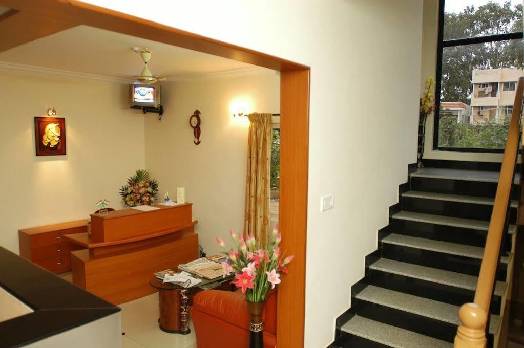 Hotel Raj Comforts -Golf View Bangalore Exterior foto