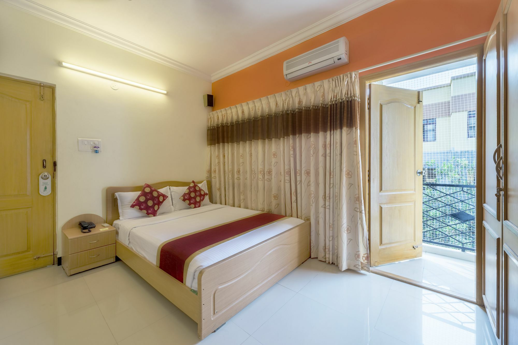 Hotel Raj Comforts -Golf View Bangalore Exterior foto