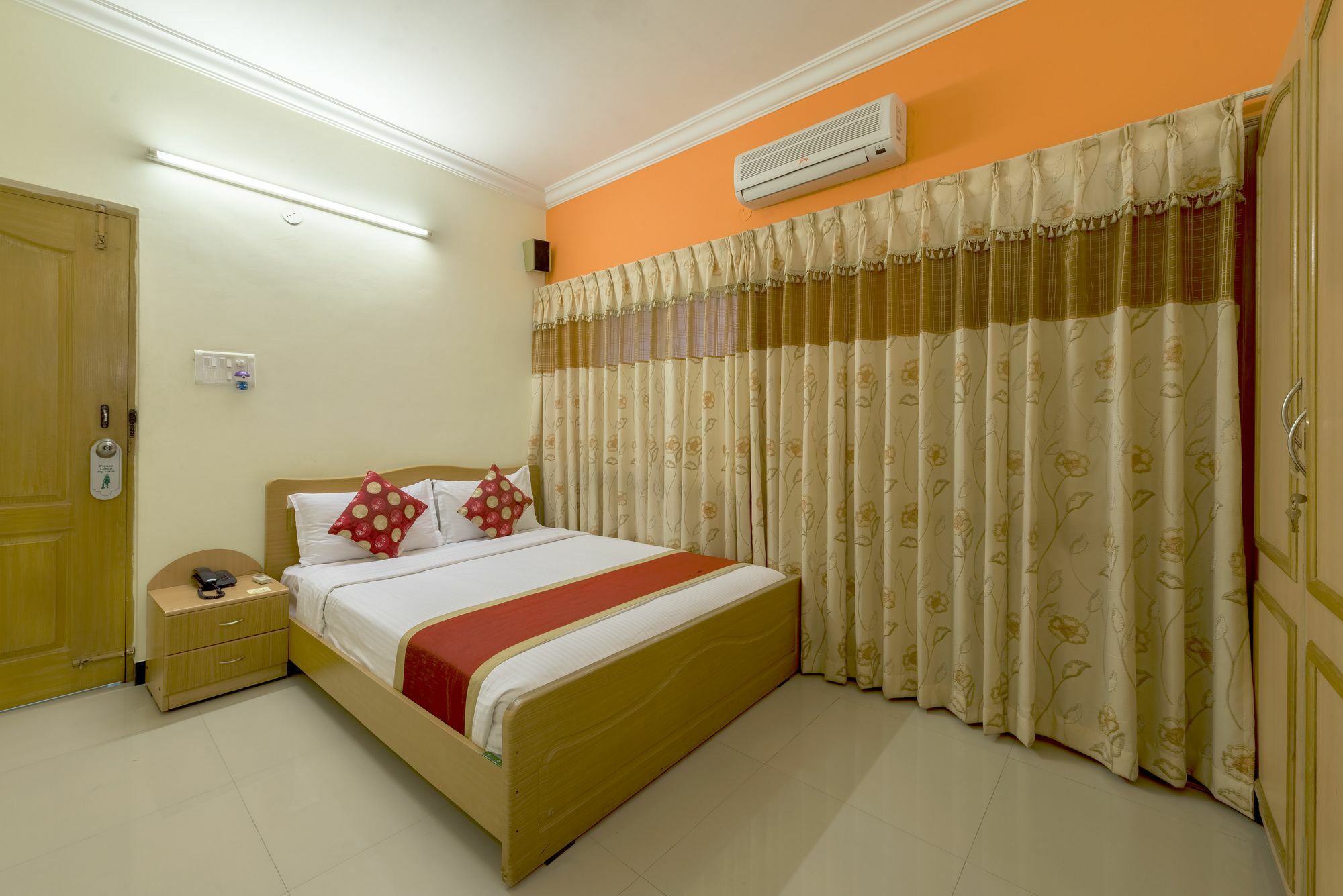 Hotel Raj Comforts -Golf View Bangalore Exterior foto
